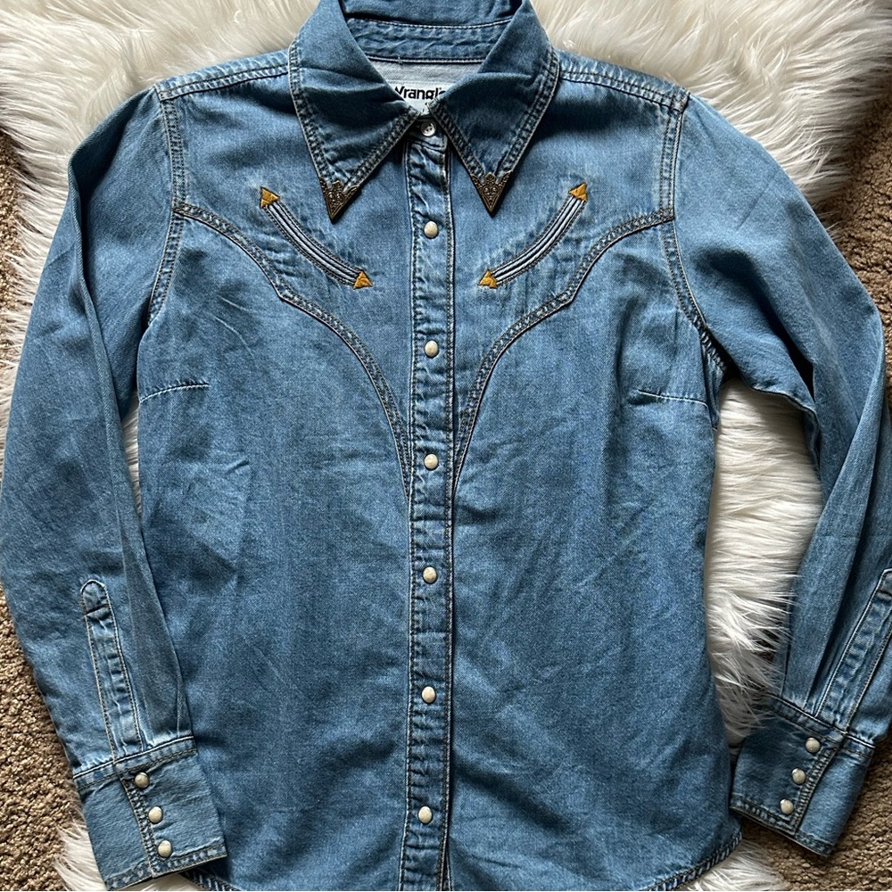 Lainey Wilson X Wrangler Denim Western Shirt - Picture 2 of 11